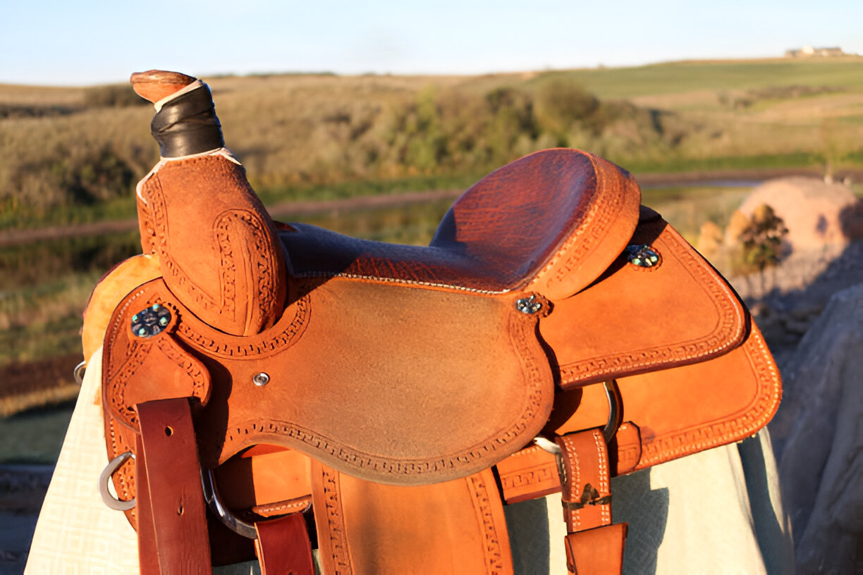 Classic leather wade saddle with distinctive wood post horn and slick fork design. 